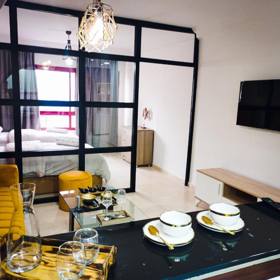 Nouveau Appartement Au Plein Centre-Ville En Face Hilton Tánger Exterior foto